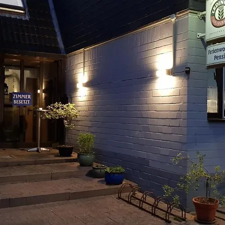 Strohm Im Lieth Cafe بيت ضيافة 3*