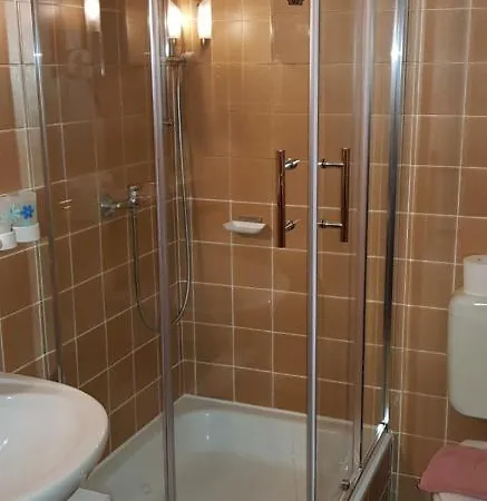 Strohm Im Lieth Cafe بيت ضيافة باد فولنغبوستل