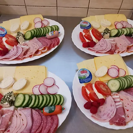 Strohm Im Lieth Cafe بيت ضيافة باد فولنغبوستل